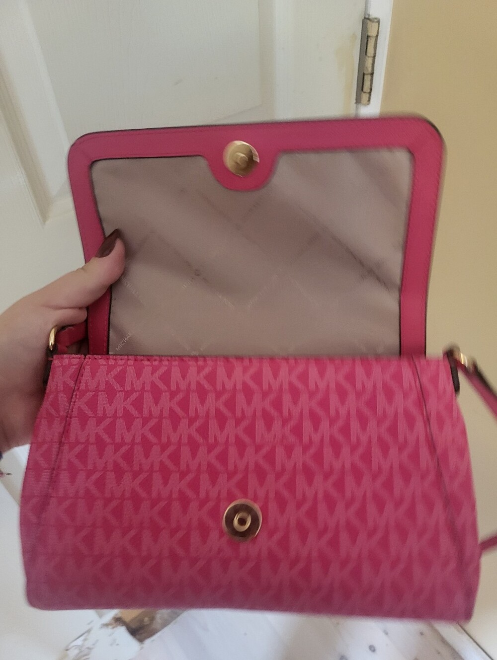 Euc Michael Kors Hot Pink Signature Crossbody with Gold Hardware - Picture 9 of 14
